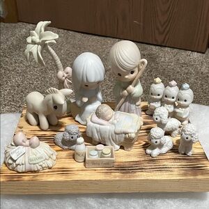 Nativity Scene Figurine Set
